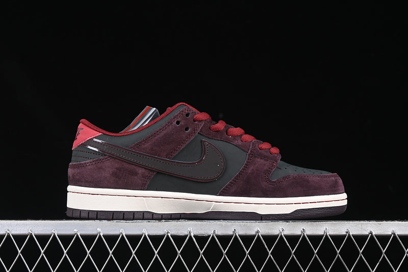 NikeUnisex SB Dunk Low - Riot Skateshop