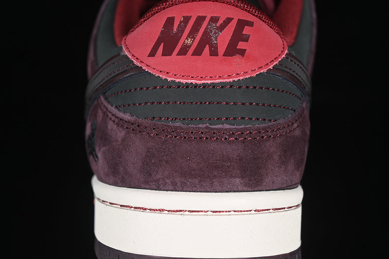NikeUnisex SB Dunk Low - Riot Skateshop