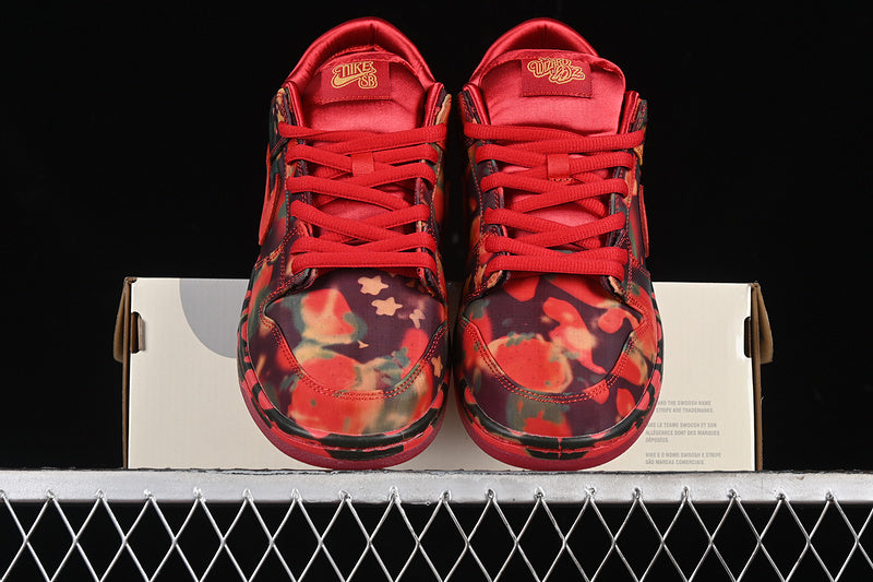 NikeUnisex SB Dunk Low - The Wizard of Oz