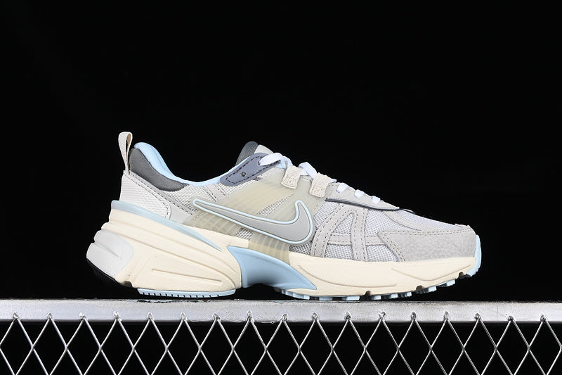 NikeuUnisex V2K Run - Light Bone