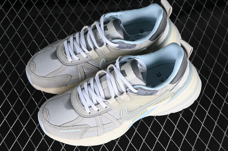NikeuUnisex V2K Run - Light Bone