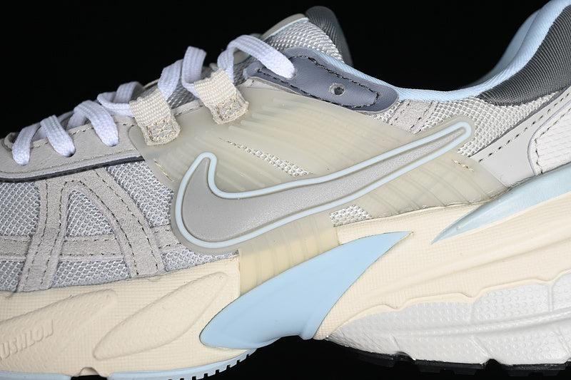 NikeuUnisex V2K Run - Light Bone
