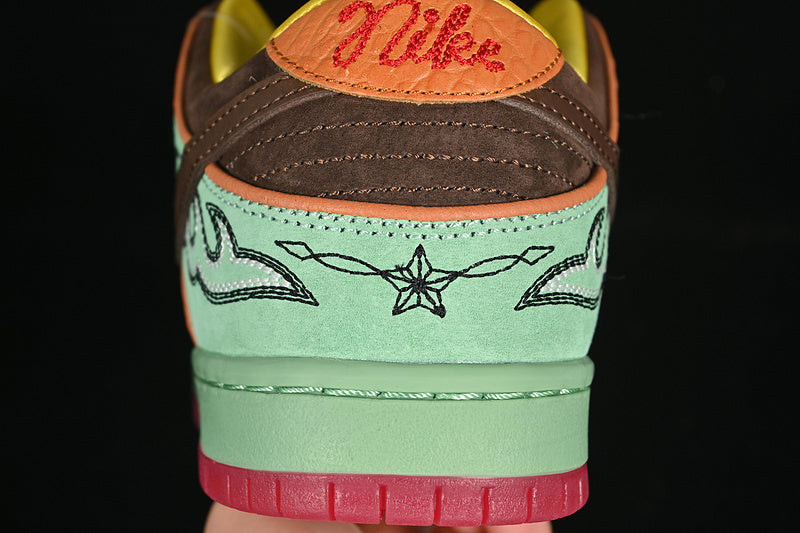 NikeUnisex SB Dunk Low - Rodeo Tourmaline