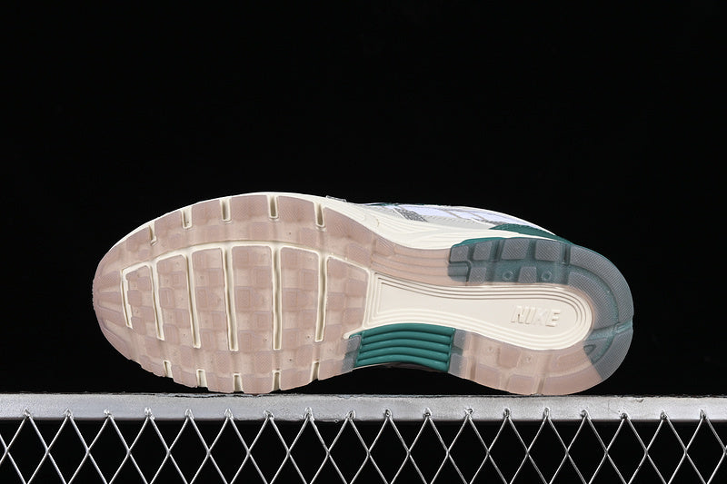NikeUnisex P-6000 Premium - Light Bone Green