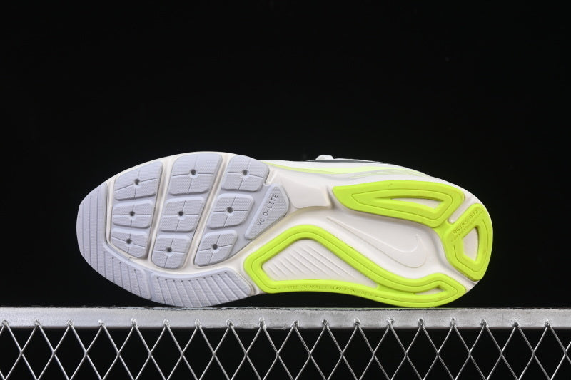 Nikeunisex Structure 26 - White Barely Volt