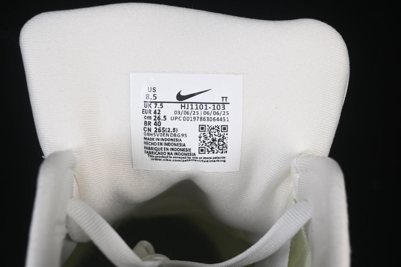 Nikeunisex Structure 26 - White Barely Volt