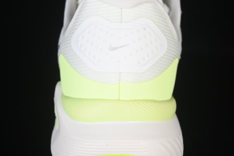 Nikeunisex Structure 26 - White Barely Volt