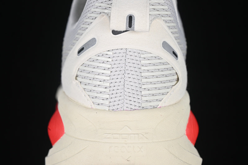NikeUnisex Vomero 18 - Siren Red