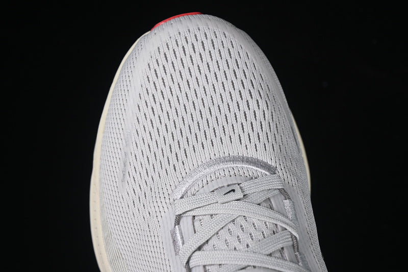 NikeUnisex Vomero 18 - Siren Red