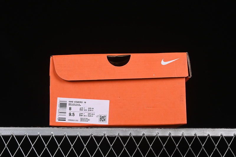 NikeUnisex Vomero 18 - Light Silver Volt