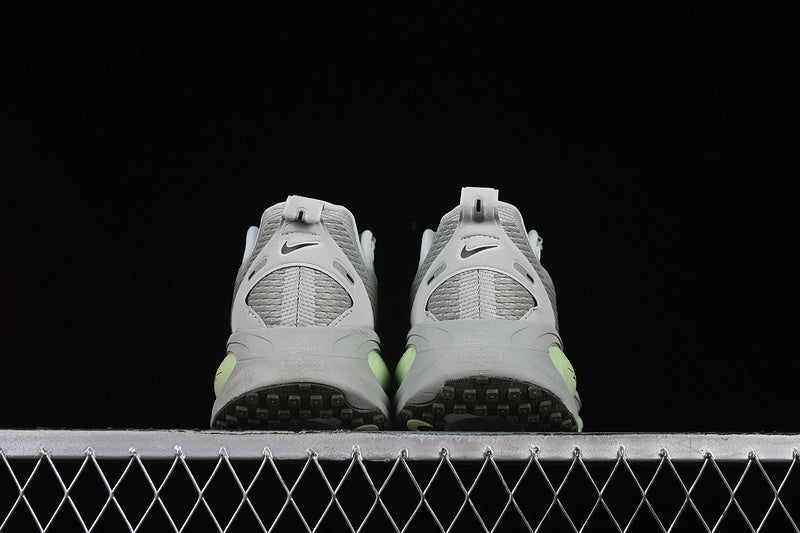 NikeUnisex Vomero 18 - Light Silver Volt