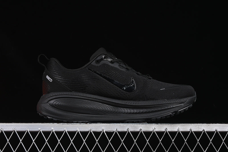 NikeUnisex Vomero 18 - Dark Black