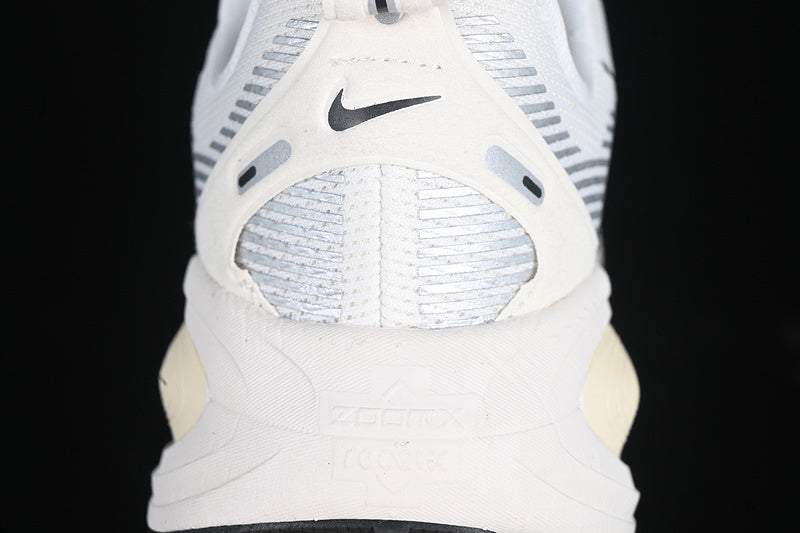 NikeUnisex Vomero 18 - Summit White