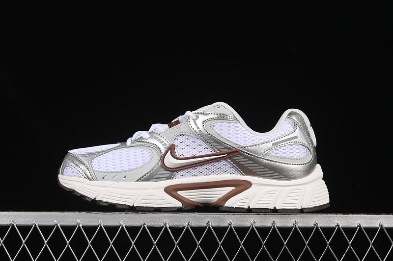 NikeUnisex V5 RNR - Sail Fauna Brown