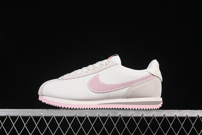 NikeUnisex Classic Cortez - Valentine's Day