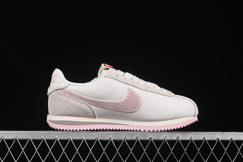 NikeUnisex Classic Cortez - Valentine's Day