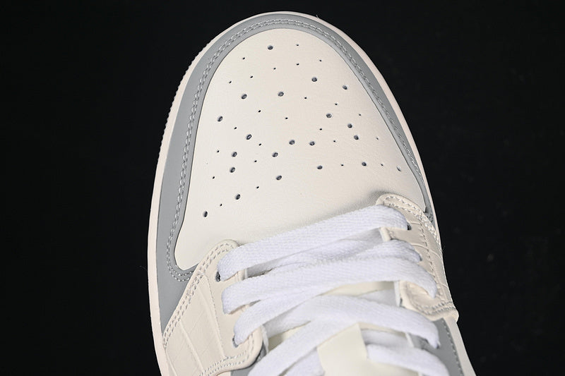 Air Jordan 1 AJ1 Low - Sail Soft Pearl