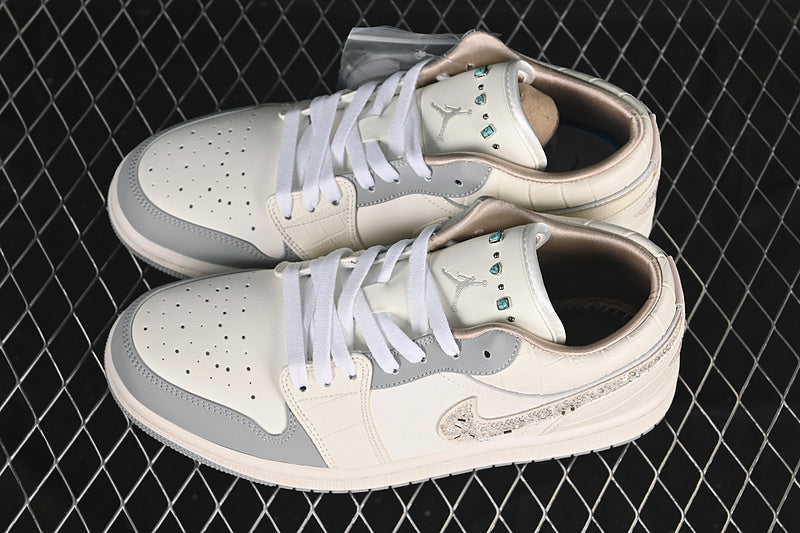Air Jordan 1 AJ1 Low - Sail Soft Pearl