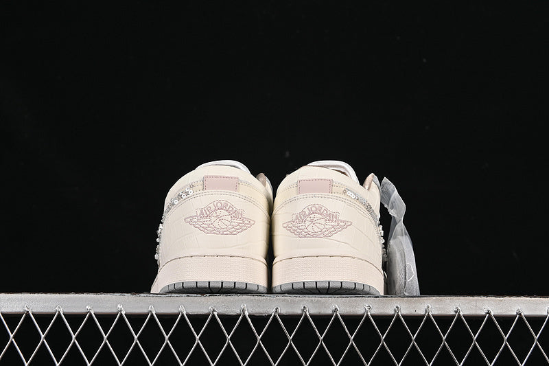 Air Jordan 1 AJ1 Low - Sail Soft Pearl