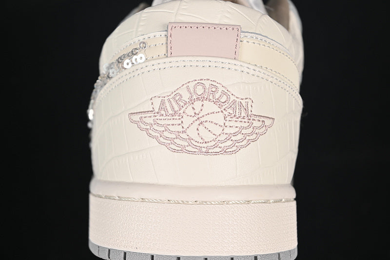 Air Jordan 1 AJ1 Low - Sail Soft Pearl