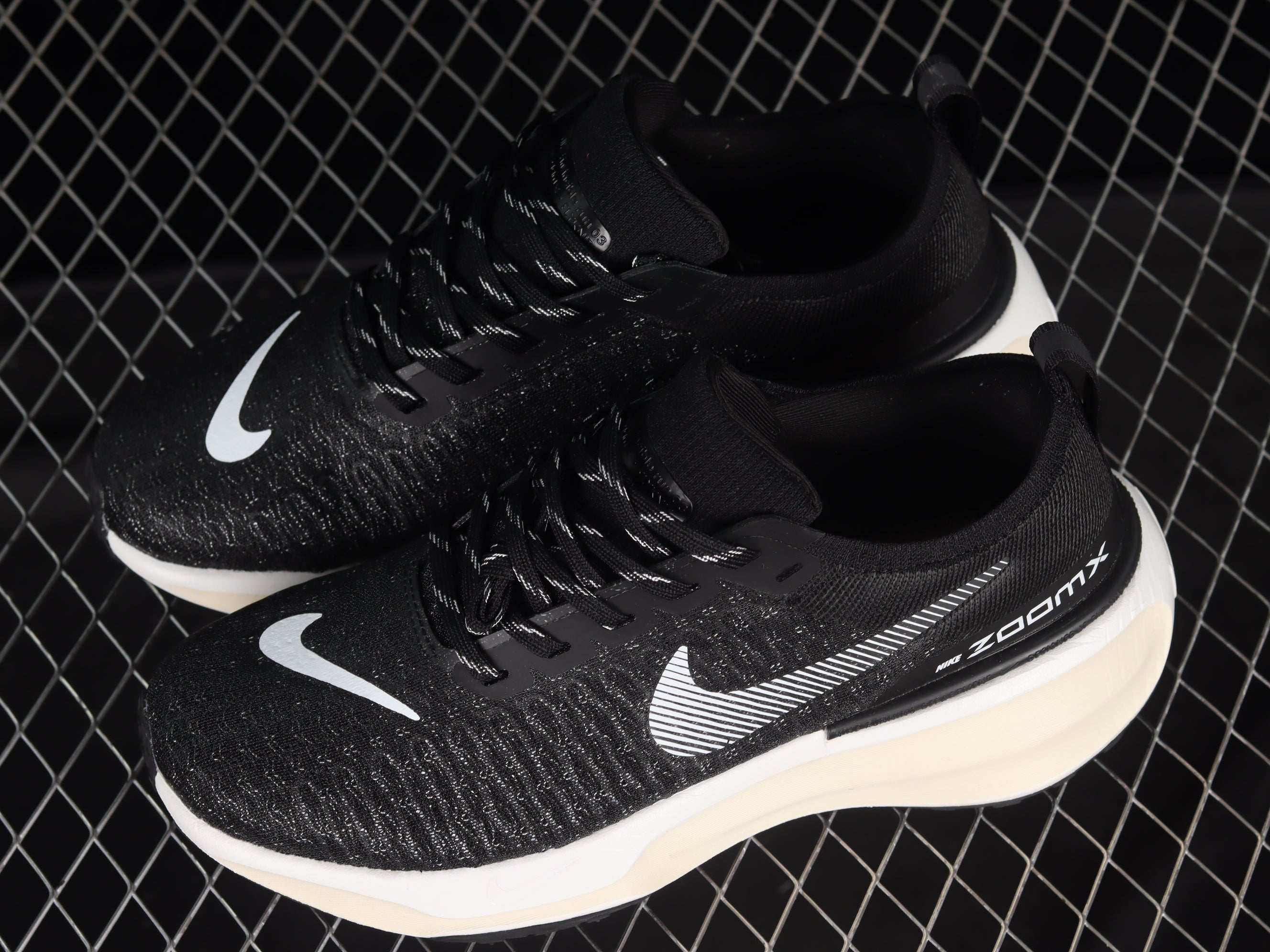 NikeMens Zoom x Invincible Run Flyknit 3 - Black