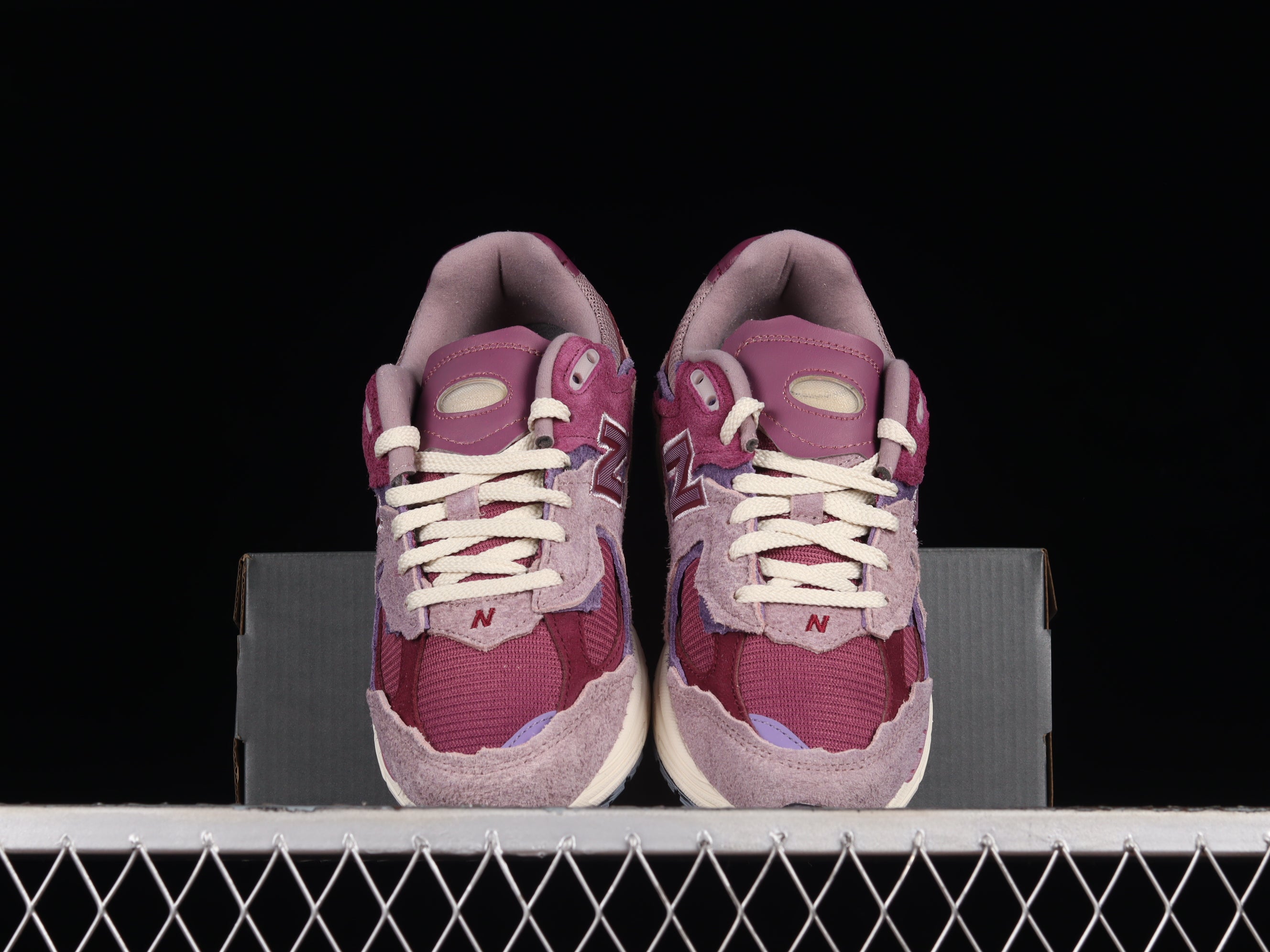 WMNS New Balance 2002R Protection Pack - Pink