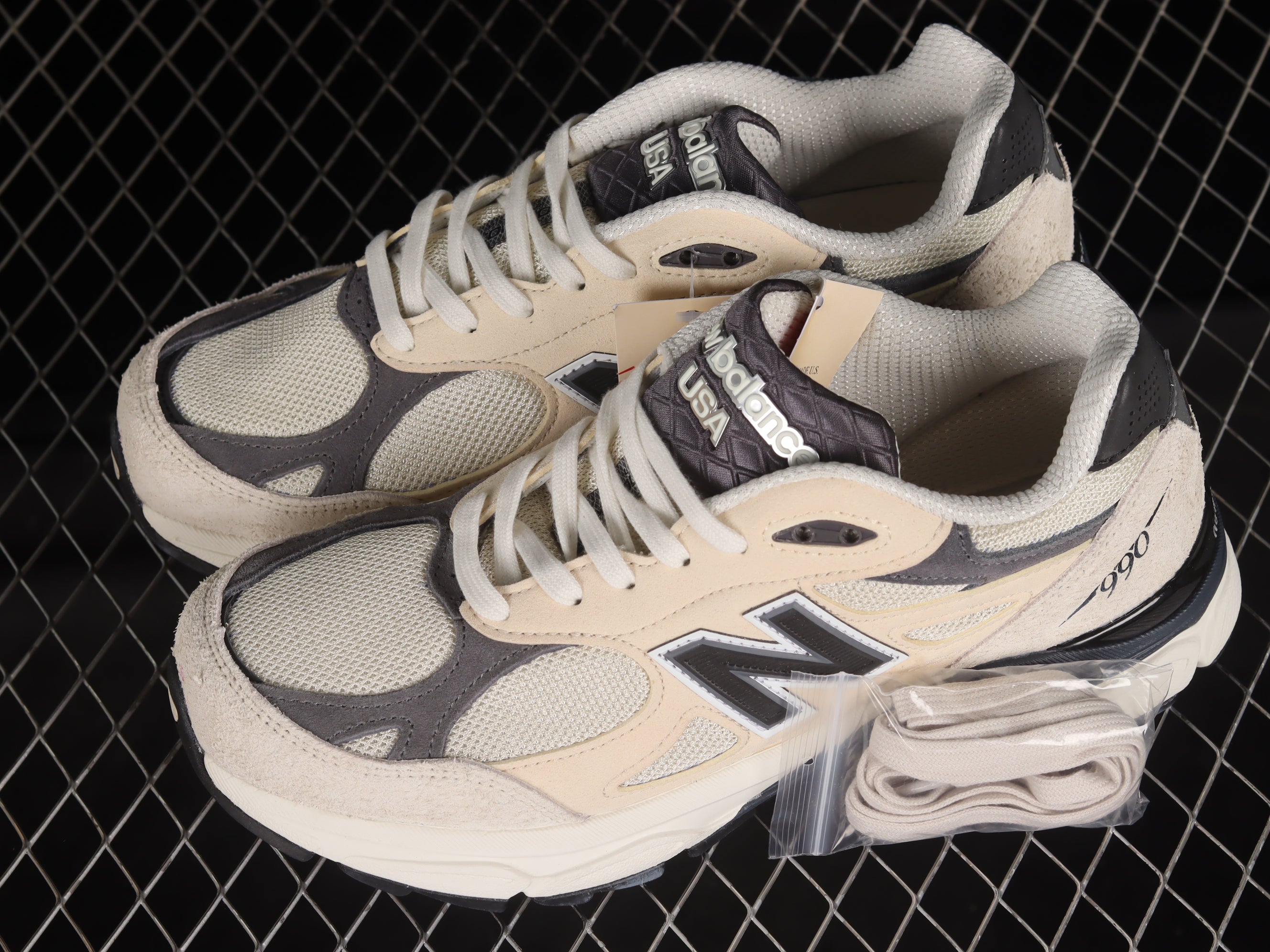 New Balance 990v3 - Moonbeam