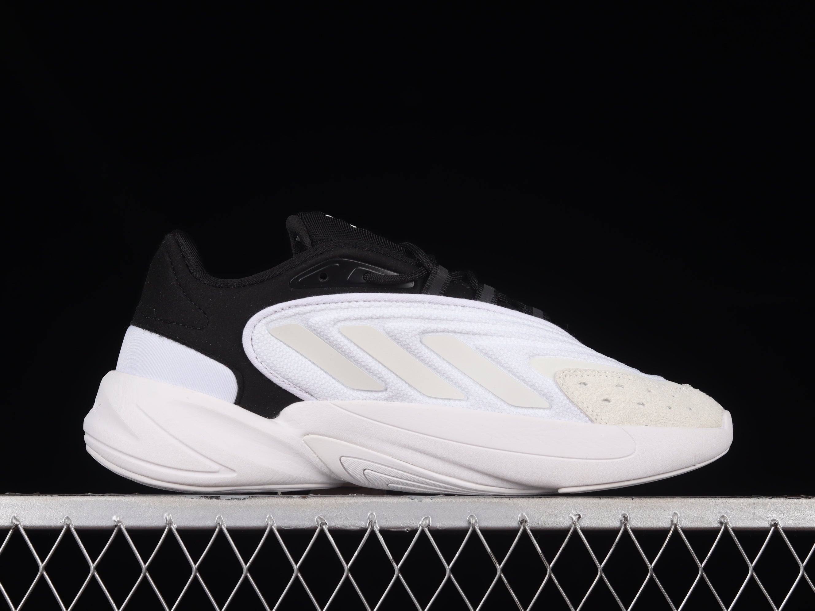 adidasMens Ozelia - White/Black