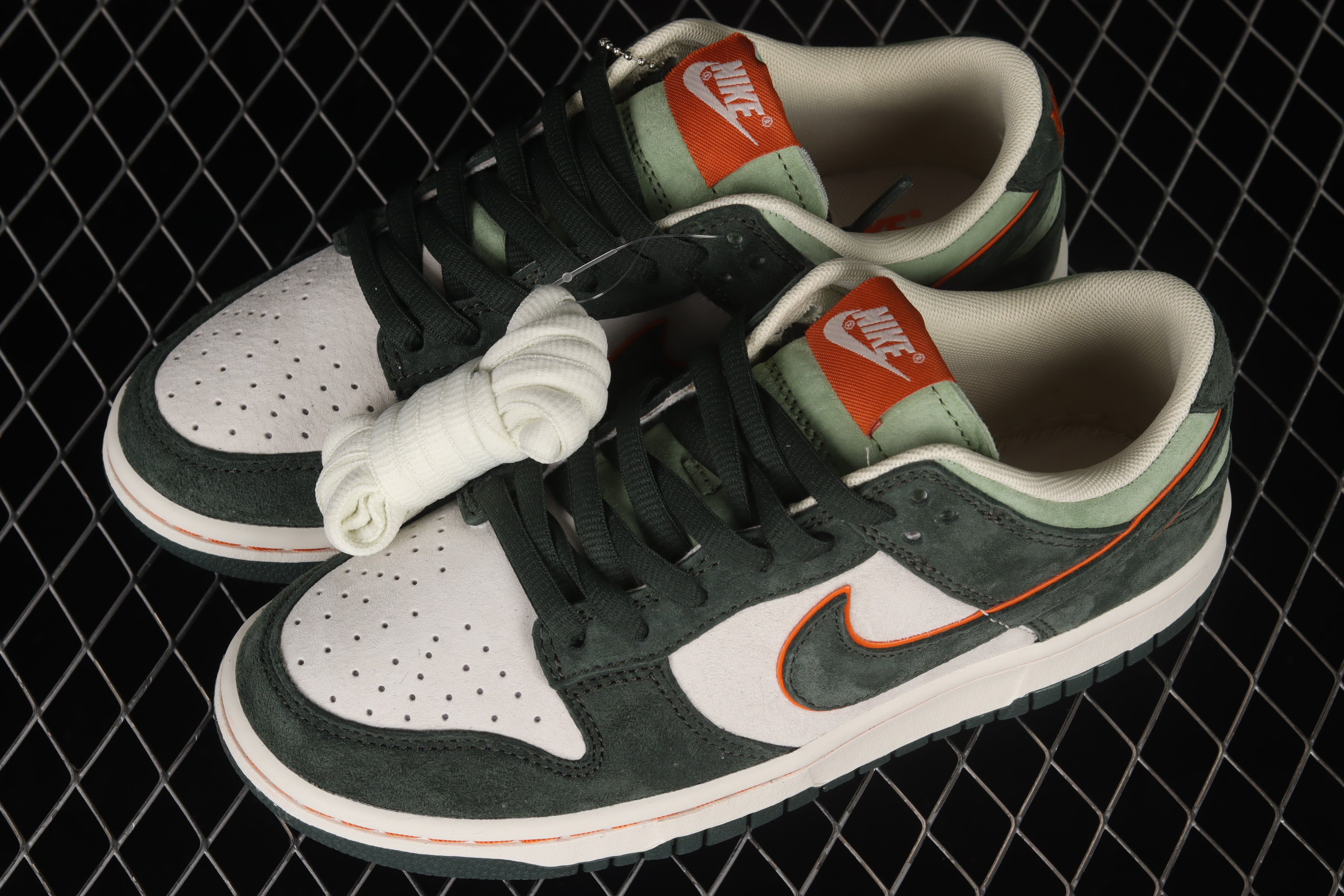 Otomo Katsuhiro x Nike SB Dunk Low Steamboy - Green/Orange