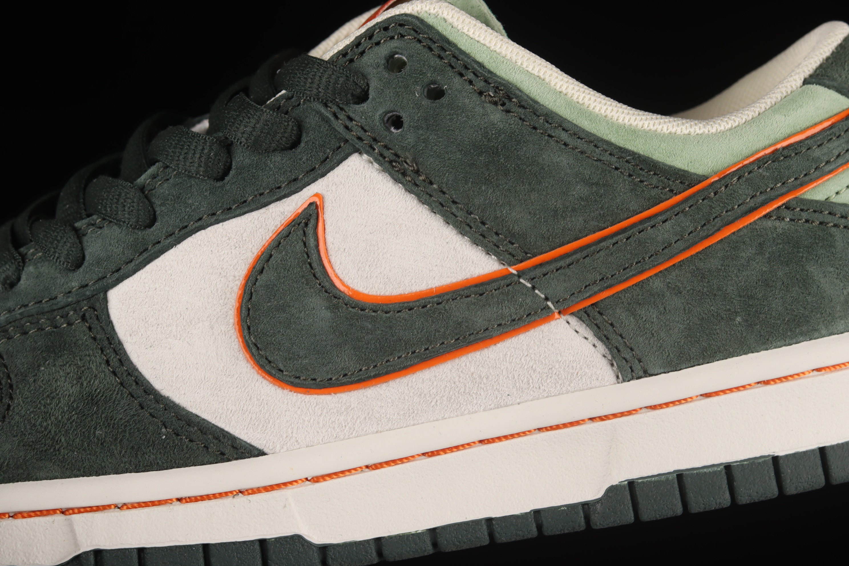 Otomo Katsuhiro x Nike SB Dunk Low Steamboy - Green/Orange