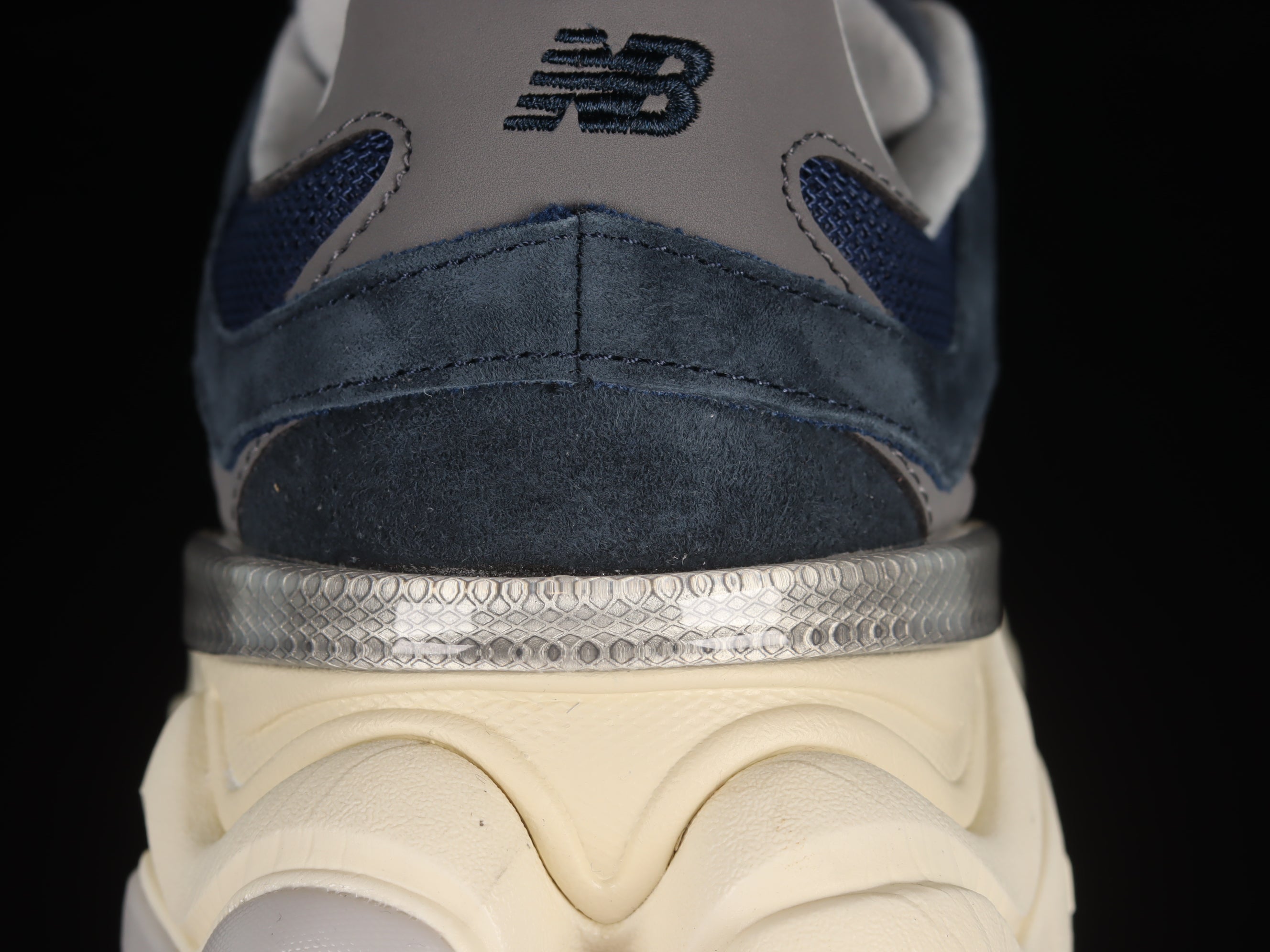 New Balance 9060 - Navy/White