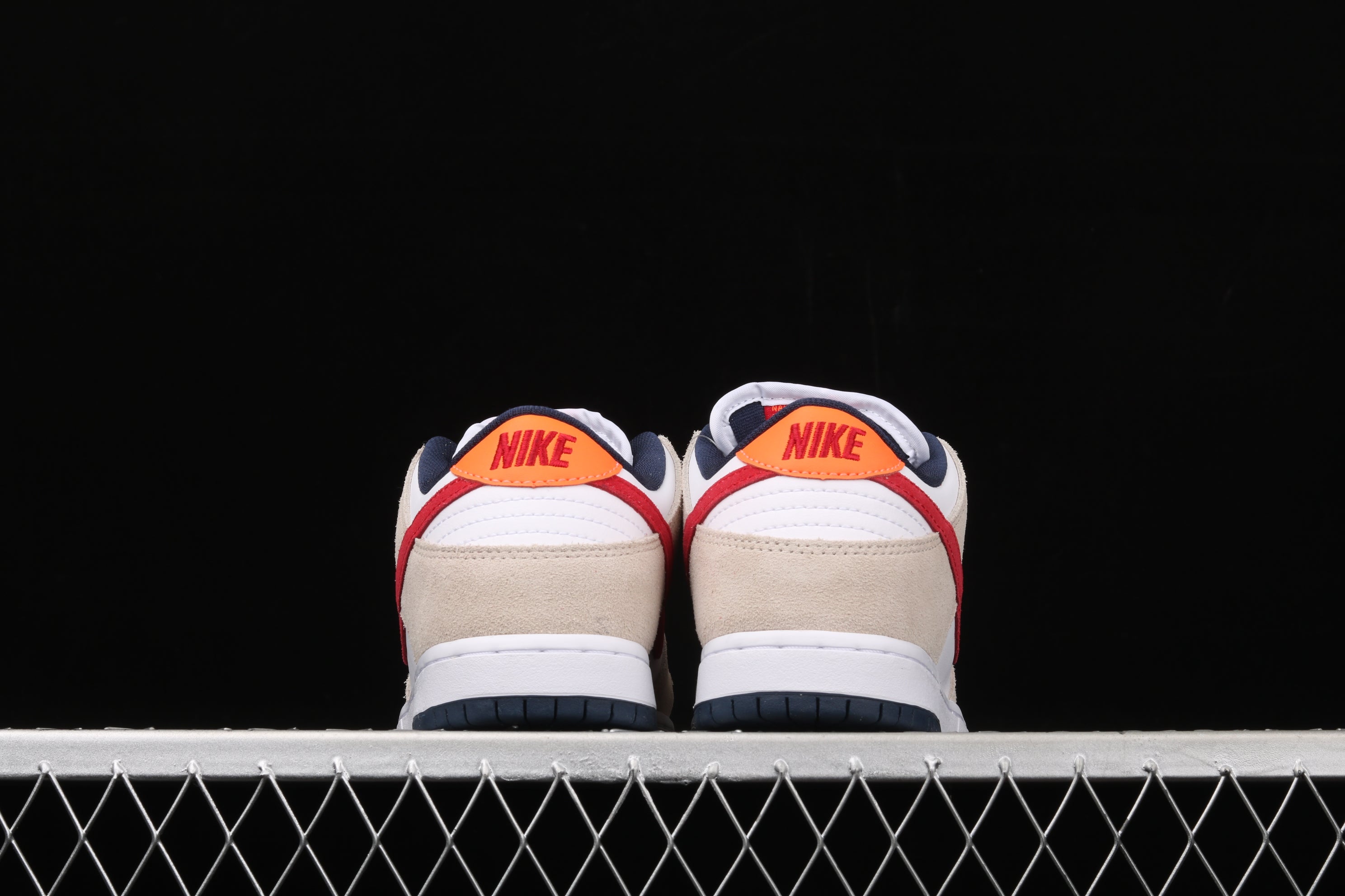 NikeWMNS SB Dunk Low Pro - Crimson Sail