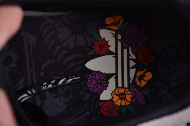 adidasUnisex Samba  - Off White Muertos