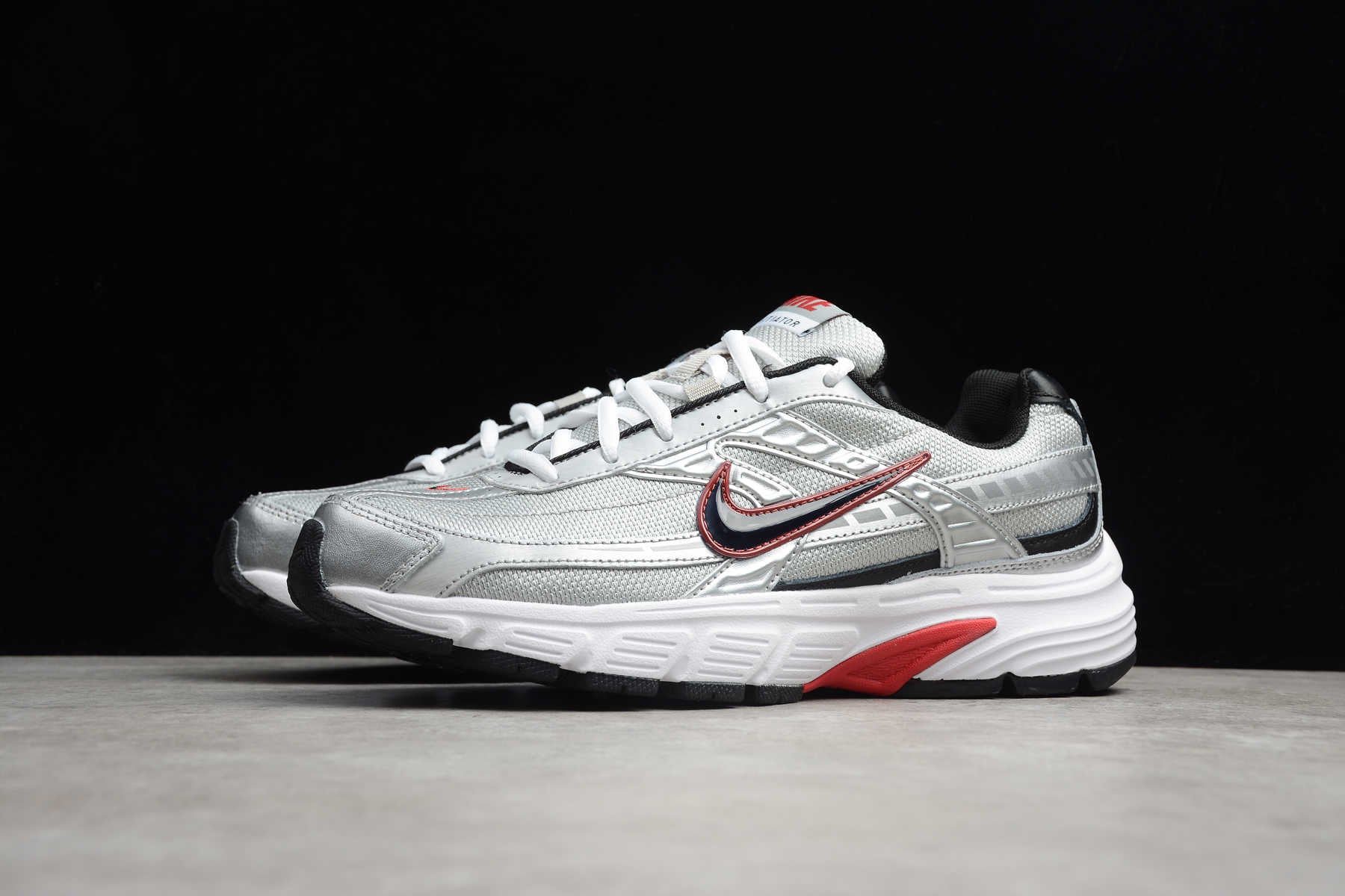 NikeMens Initiator - Metallic Silver/Red