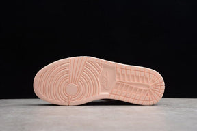 WMNS Air Jordan 1 AJ1 Retro High - Crimson Tint