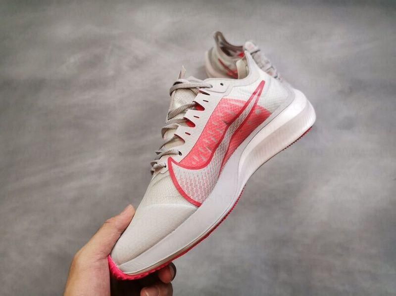 NikeRunning Zoom Gravity - Pure Platinum/Red Orbit