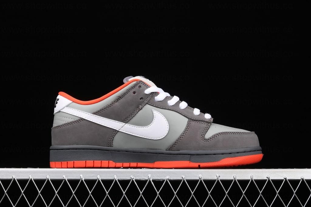 NikeSB Dunk Low - Staple NYC Pigeon