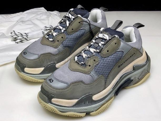 BalenciagaMen's Triple S - Grey