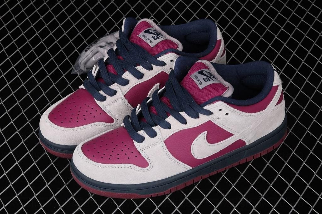 NikeSB Dunk Low - True Berry
