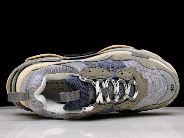 BalenciagaMen's Triple S - Grey