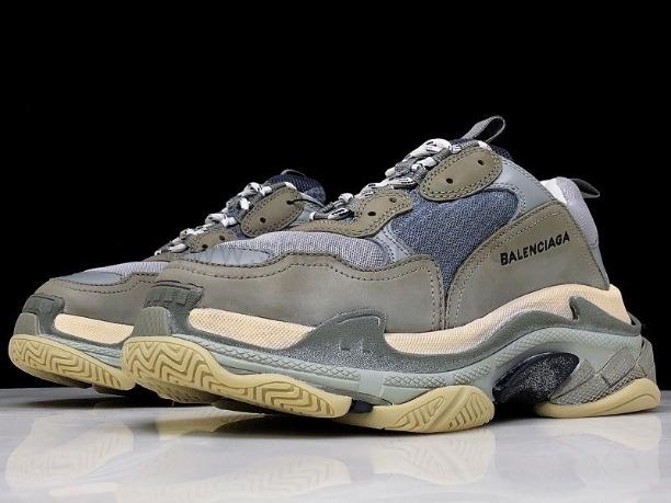 BalenciagaMen's Triple S - Grey