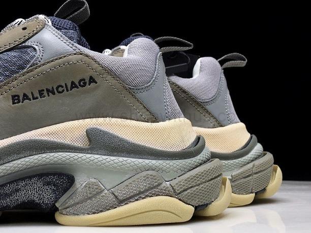 BalenciagaMen's Triple S - Grey