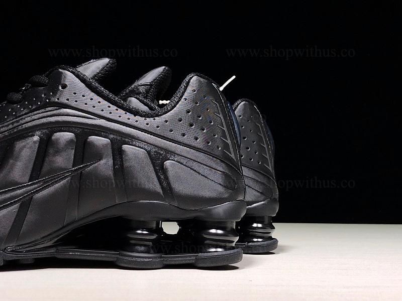 NikeMen's SHOX R4 - Triple Black