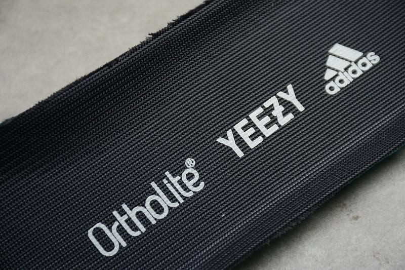 adidasMen's Yeezy 700 v3 - Safflower