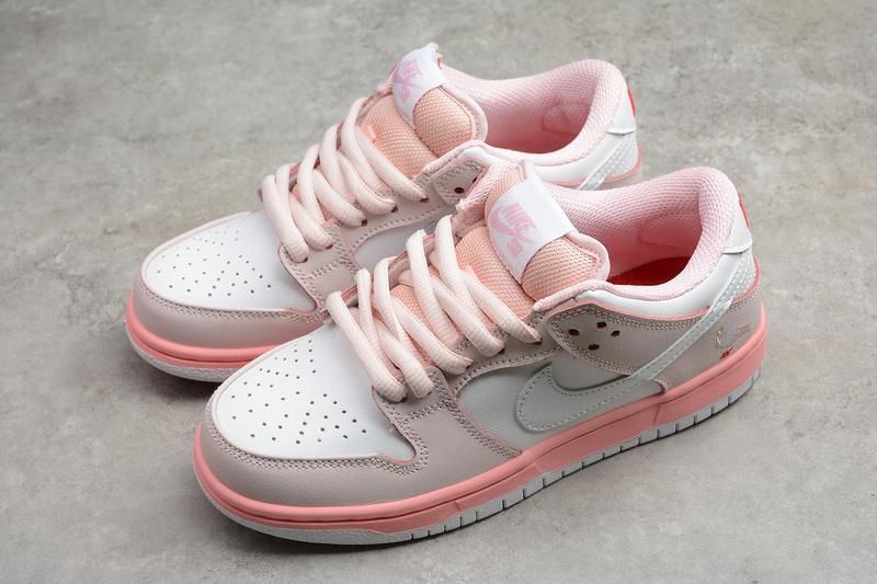 Pigeon x NikeWMNS SB Dunk Low - Infrared Elite Pink