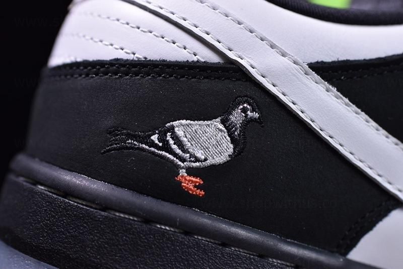 Jeff Staple x NikeSB Dunk Low Pro - Panda Pigeon