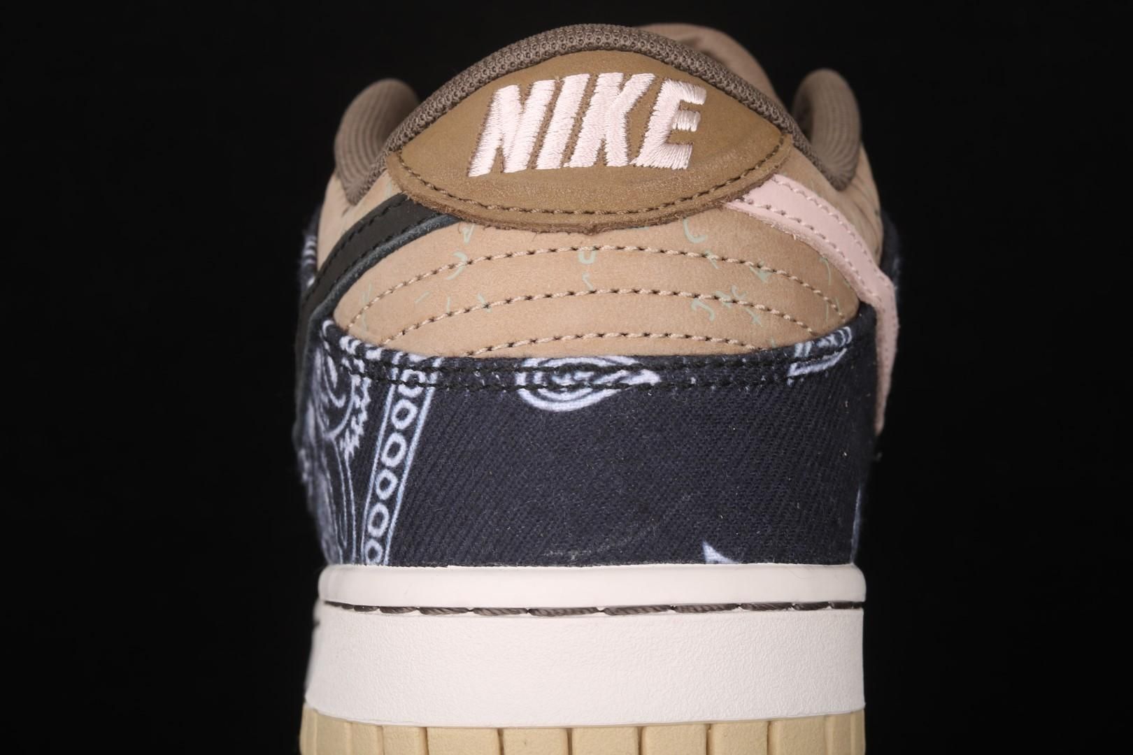 WMNS Travis Scott x NikeSB Dunk Low - Bandana print