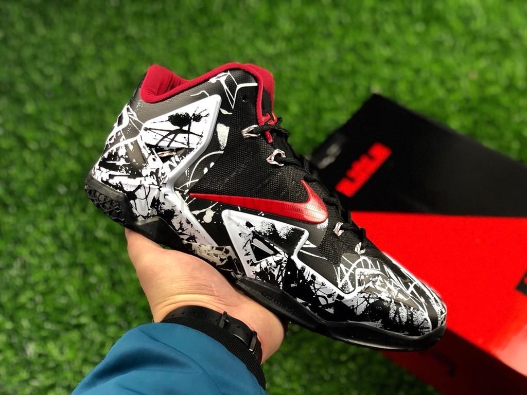 NikeBasketball Lebron 11 - Graffiti