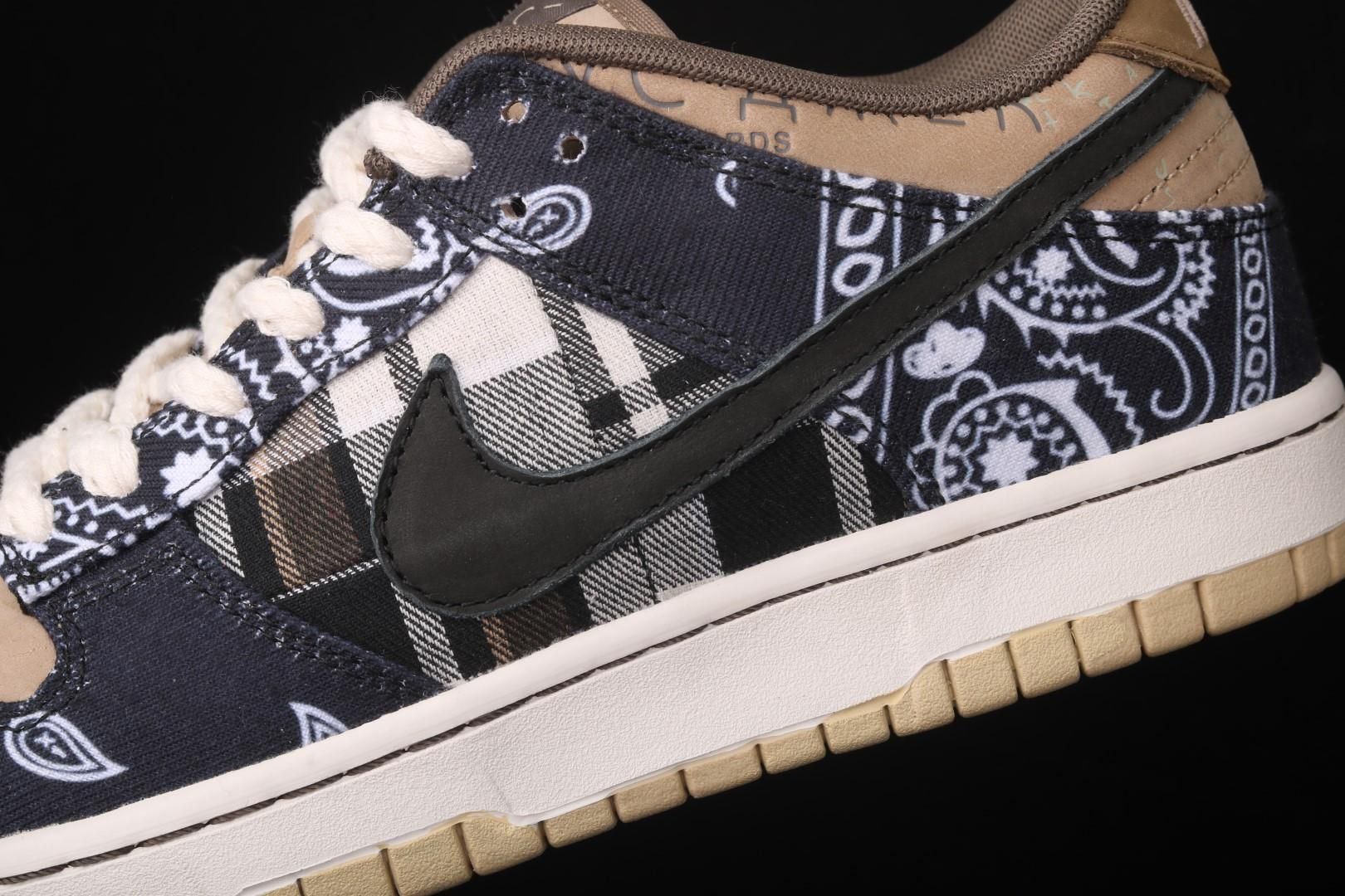 WMNS Travis Scott x NikeSB Dunk Low - Bandana print