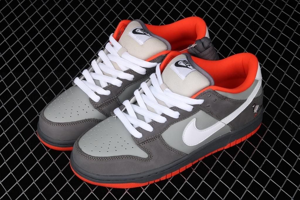 NikeSB Dunk Low - Staple NYC Pigeon